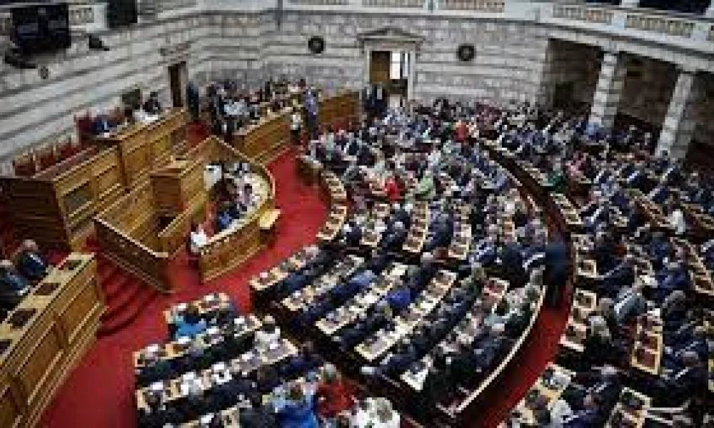 Αντιπολίτευση: Θύελλα αντιδράσεων για την τροπολογία που παίρνει την «Ανάπλαση Αθήνας» από το δήμο